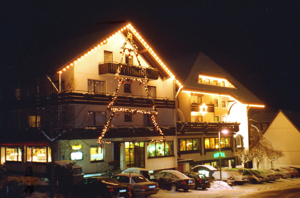 Hotel Krone bei Nacht